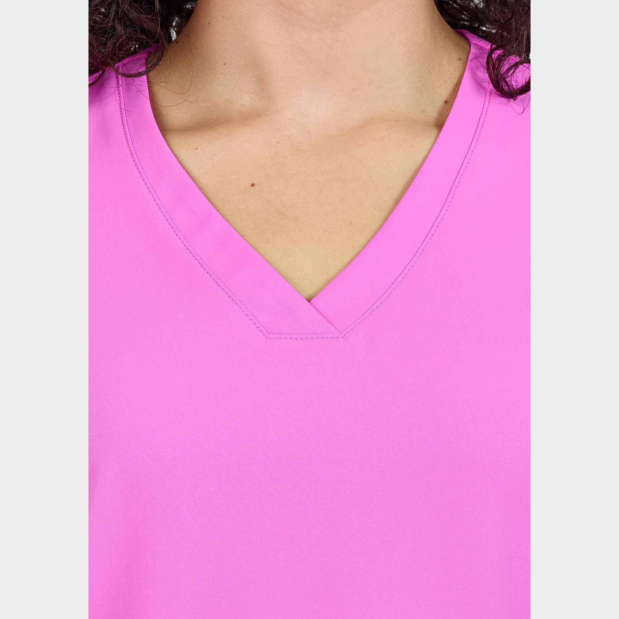 Zavate-Focus-V-Neck-Top-1165-Orchid-04.jpg Focus V-Neck Top | 1165 - Cincy Scrubs